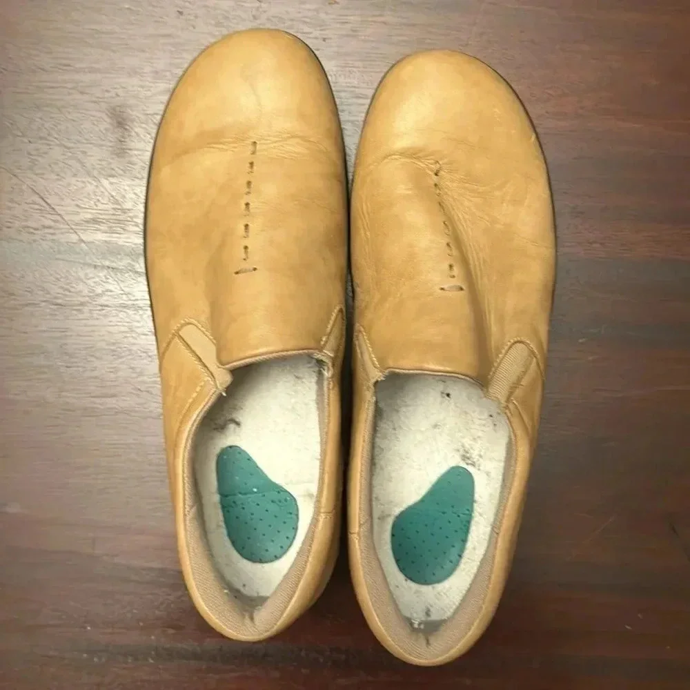 SAS tan women’s slip on flats size 7.5M